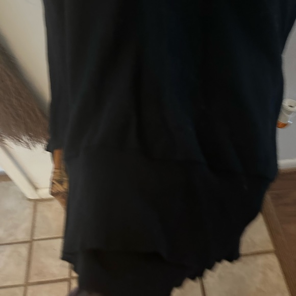 Black soft sweater with small gold beads - Picture 4 of 5